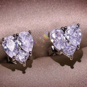 Beautiful Cubic Zirconia stud Earrings, Heart Shaped, NEW